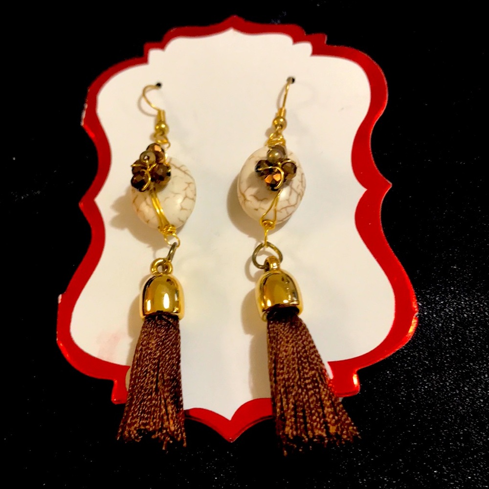 Earring stone Beige with Brown Crystal/ tassel